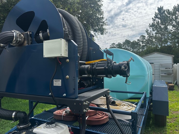 pristine-ag-spray-tanker-trailer-with-1610-gallon-tank-and-as300-pump-image-2