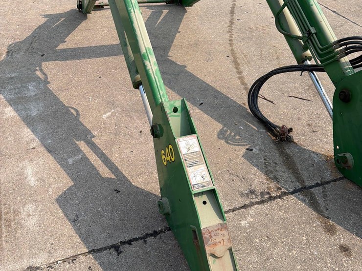 john-deere-640-image-10