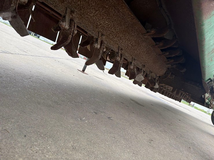 john-deere-220-image-28