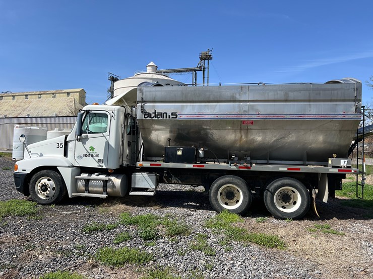 freightliner-cst120-image-2