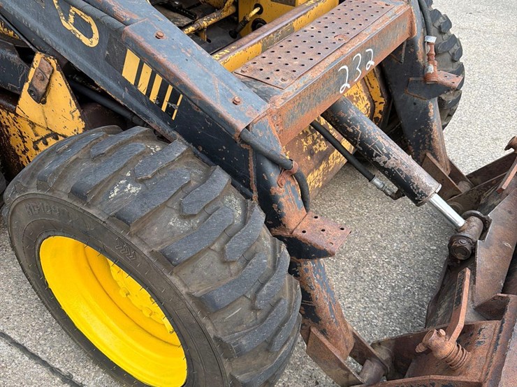 new-holland-l555-image-16