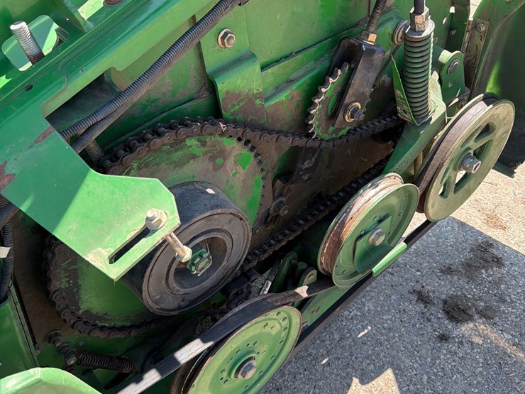 john-deere-630f-image-10
