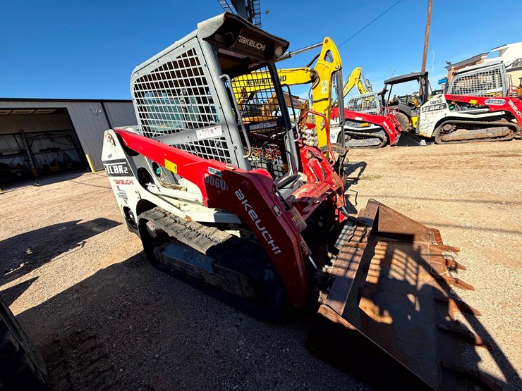 2020-takeuchi-tl8r2-image-3