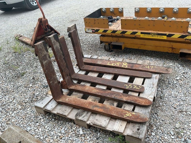 2-sets-of-pallet-forks-and-1-single-fork-image-1