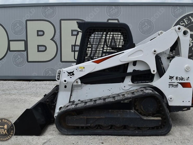 2016-bobcat-t740-image-2
