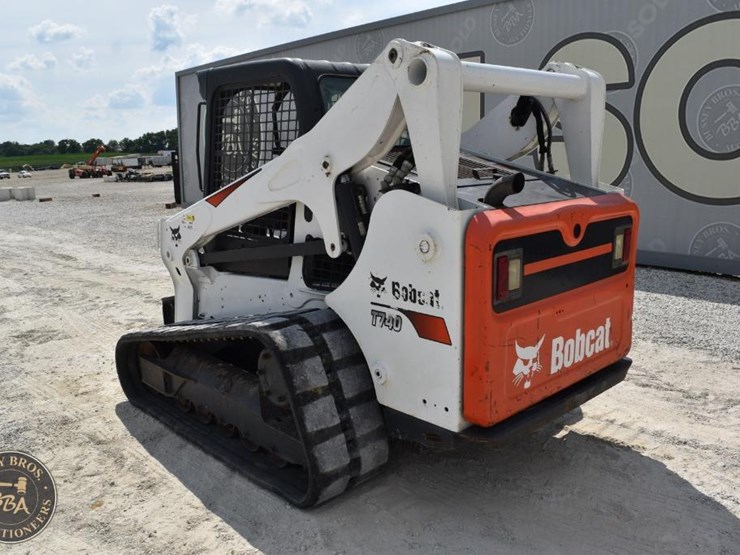 2016-bobcat-t740-image-45