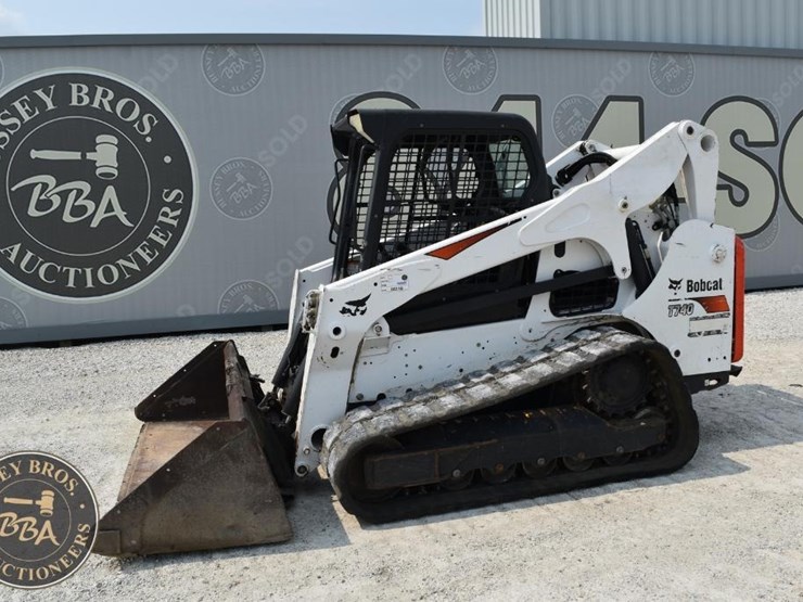 2019-bobcat-t740-image-11