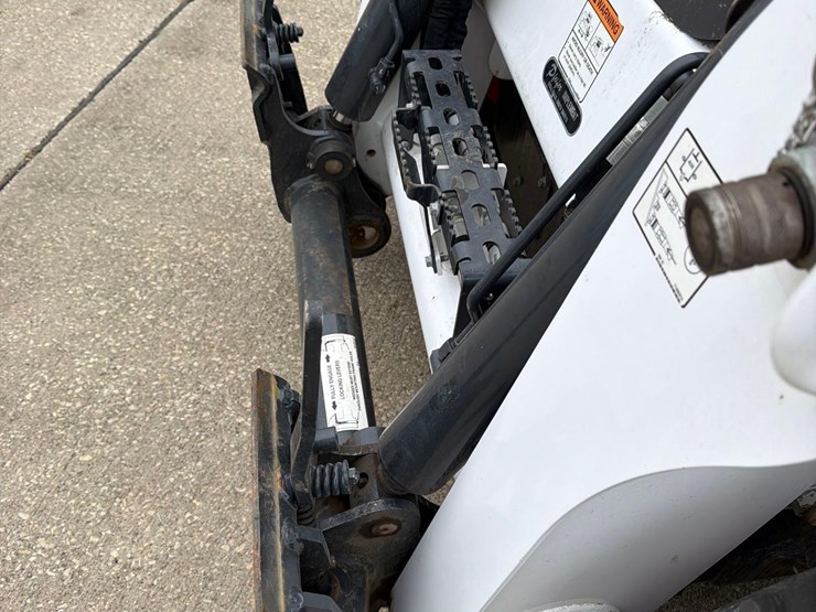 2022-bobcat-s770-image-33