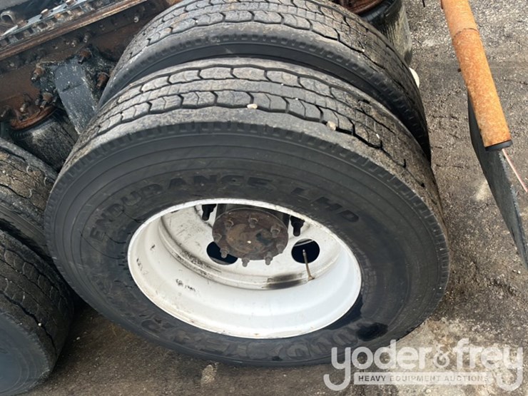 2018-freightliner-cascadia-113-image-8