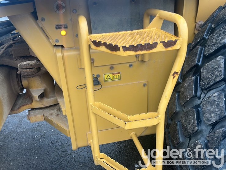 2016-caterpillar-cs56b-image-17