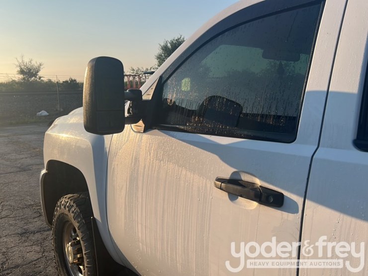 2010-chevrolet-silverado-2500-image-15