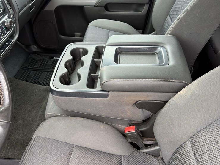 2018-chevrolet-1500-image-32