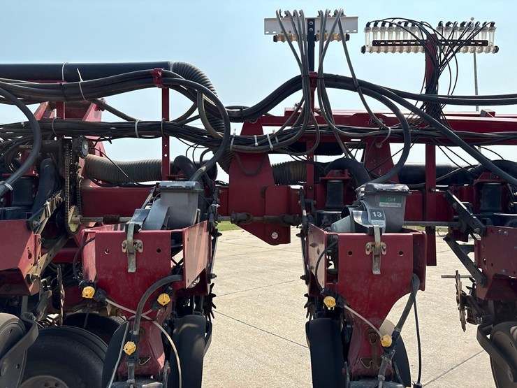 2011-case-ih-1240-image-9