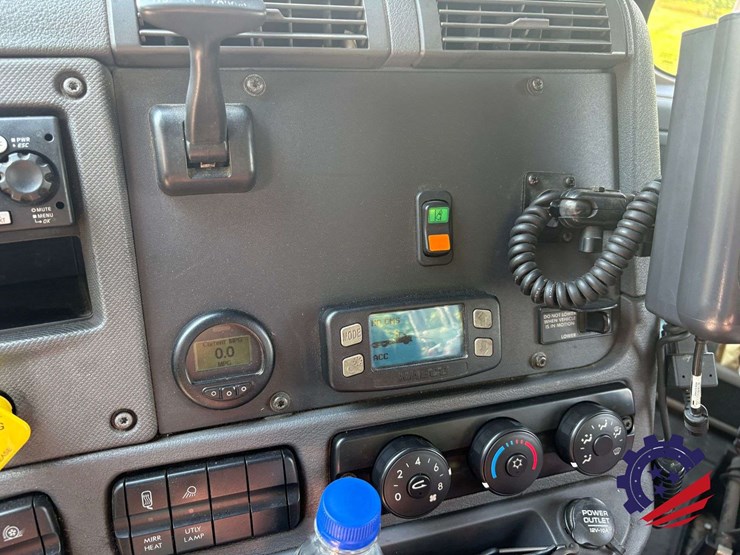 2015-freightliner-cascadia-113-image-66