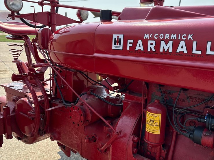 1949-farmall-m-tractor-image-15