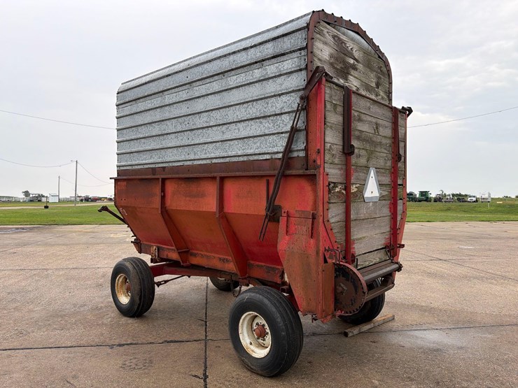 roda-12ft-rear-unload-metal-silage-wagon-image-5