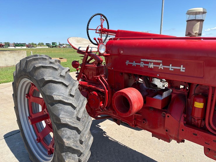 farmall-400-tractor-image-16