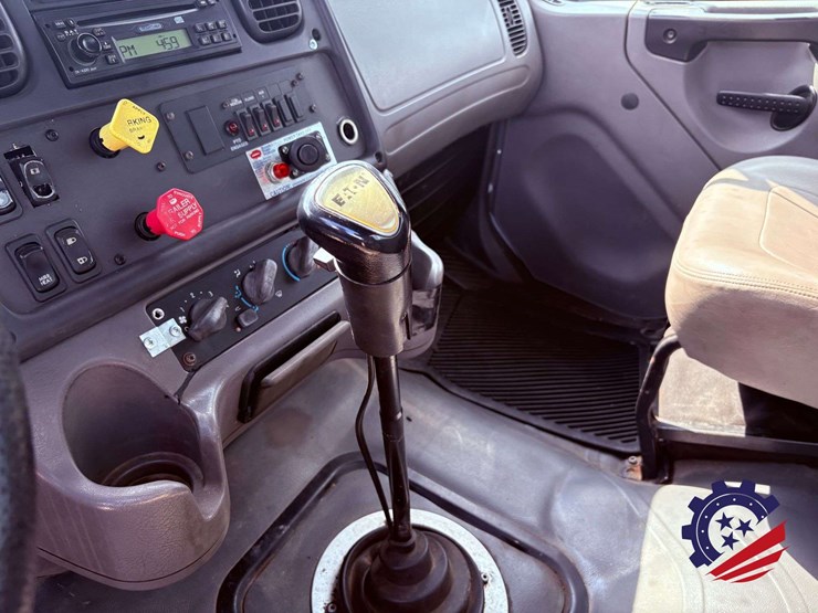 2006-freightliner-m2-106-image-62