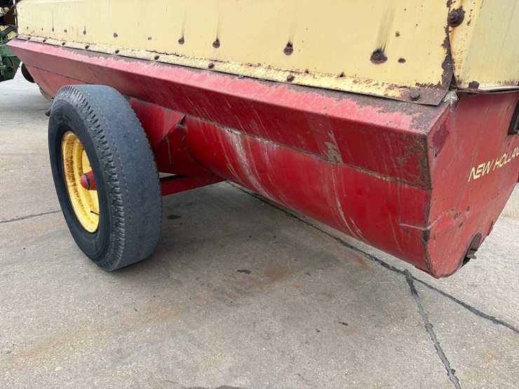 new-holland-365-manure-spreader-slinger-image-7