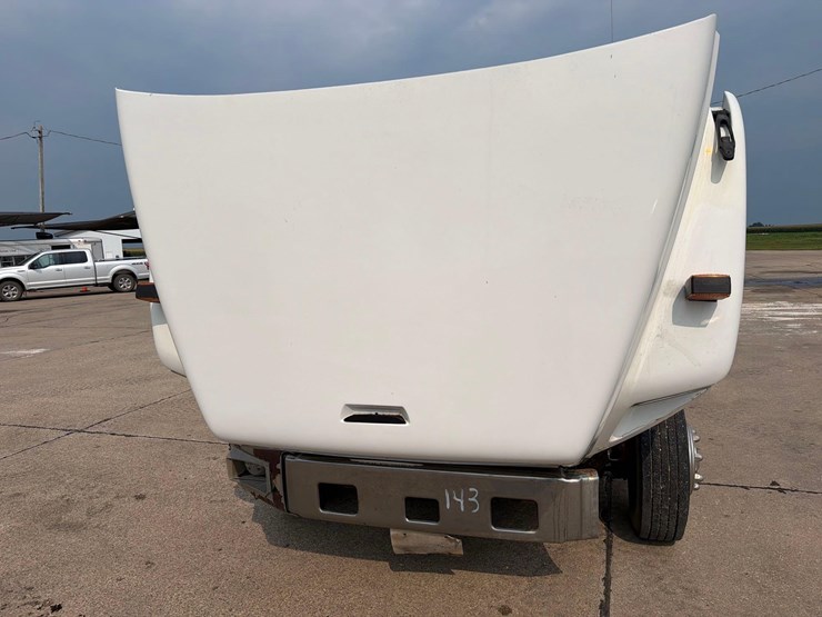 2000-freightliner-fl60-image-47