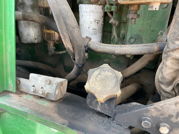 2015-deere-648l-image-39