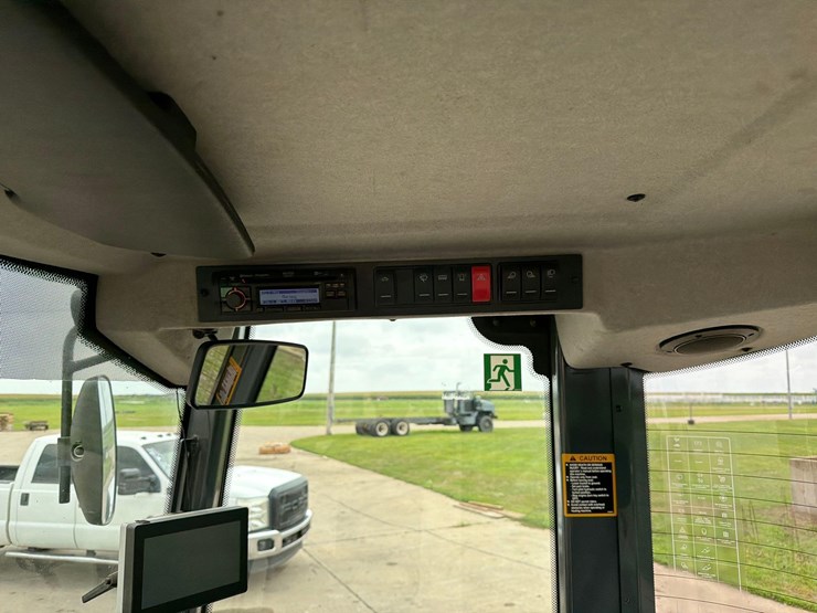 2021-deere-324l-image-41