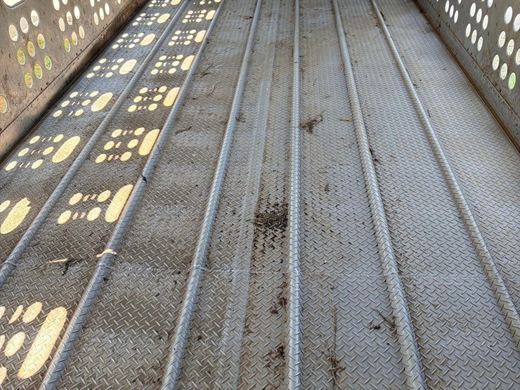 2016-merrit-102"-x-48ft-semi-livestock-trailer-image-78