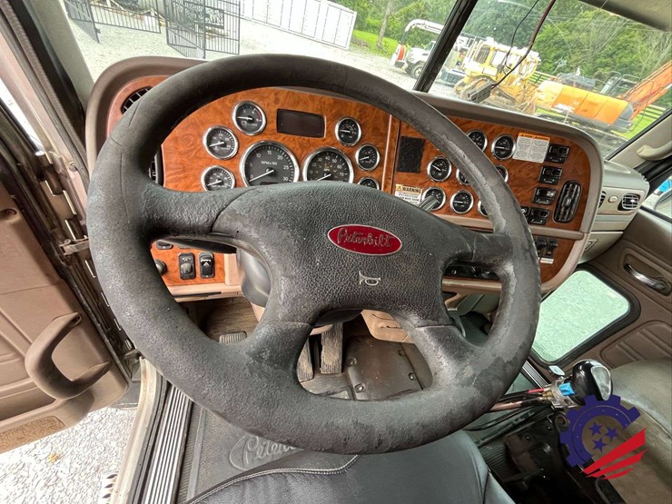 2008-peterbilt-365-image-74