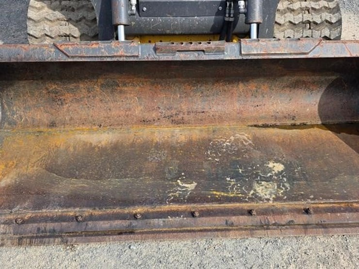 2022-new-holland-c345-image-36