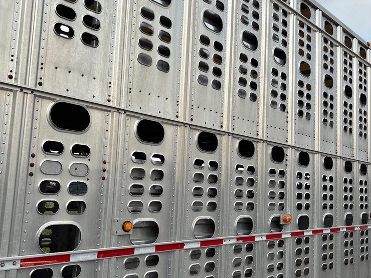 2014-wilson-livestock-trailer-image-20