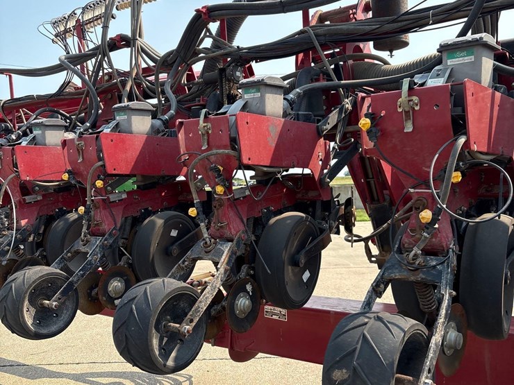 2011-case-ih-1240-image-16