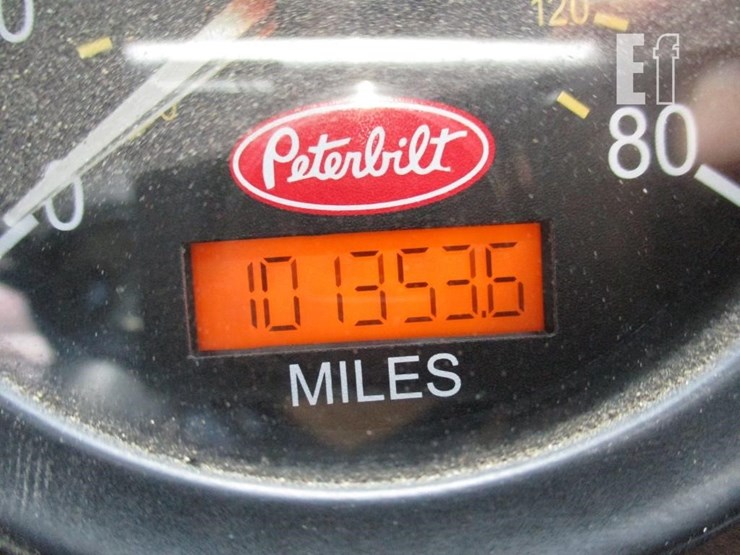 2010-peterbilt-320-image-32