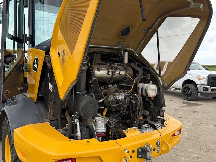 2021-deere-324l-image-52