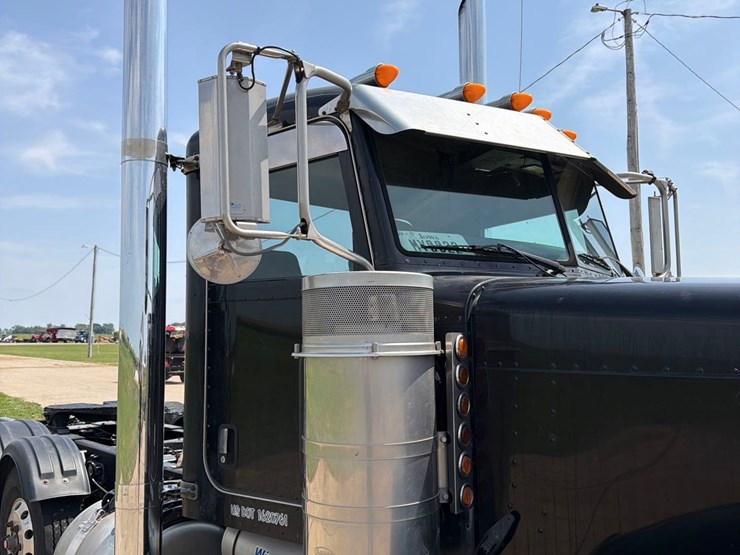 2007-peterbilt-379-image-30