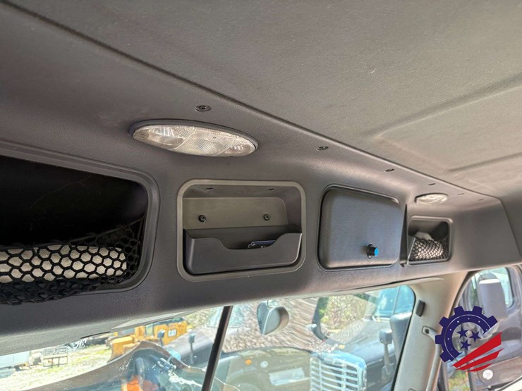 2016-freightliner-cascadia-113-image-68