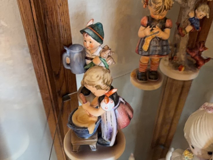 precious-moments-set,-also-more-goebel-pieces,-west-germany.-winning-bidder-takes-all-(19-total)-image-8