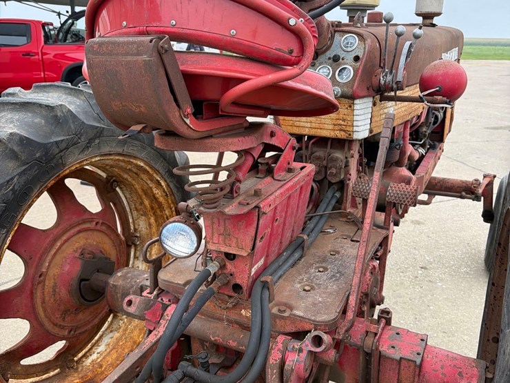 farmall-460-tractor-image-10