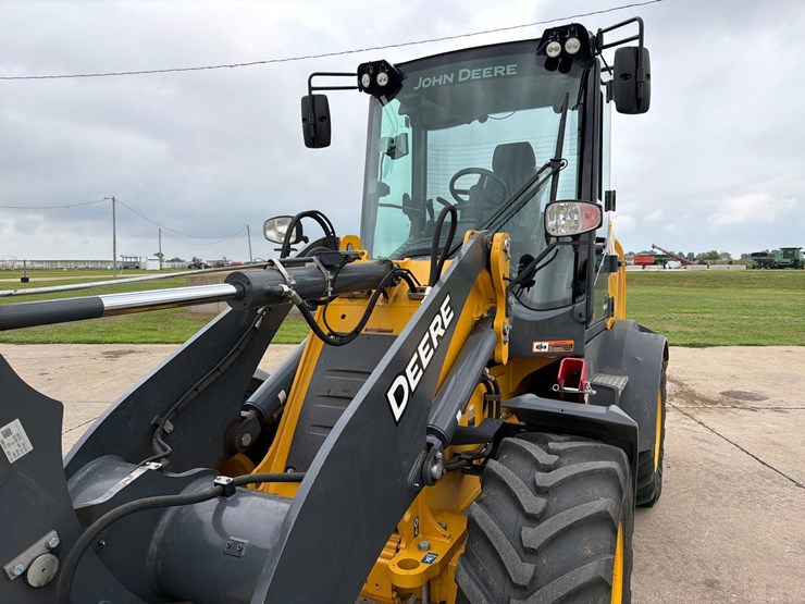 2021-deere-324l-image-13