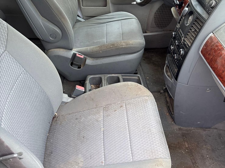 2008-chrysler-town-&-country-touring-image-48