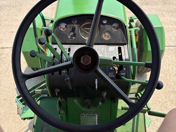 john-deere-3020-image-28