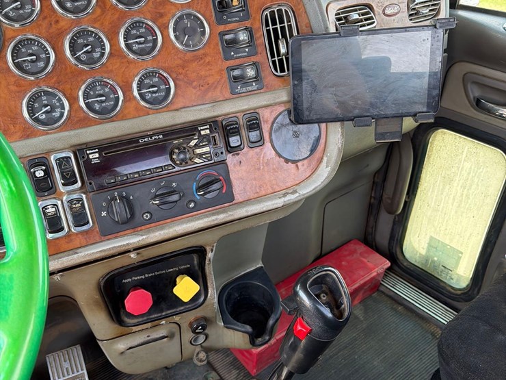 2007-peterbilt-379-image-56