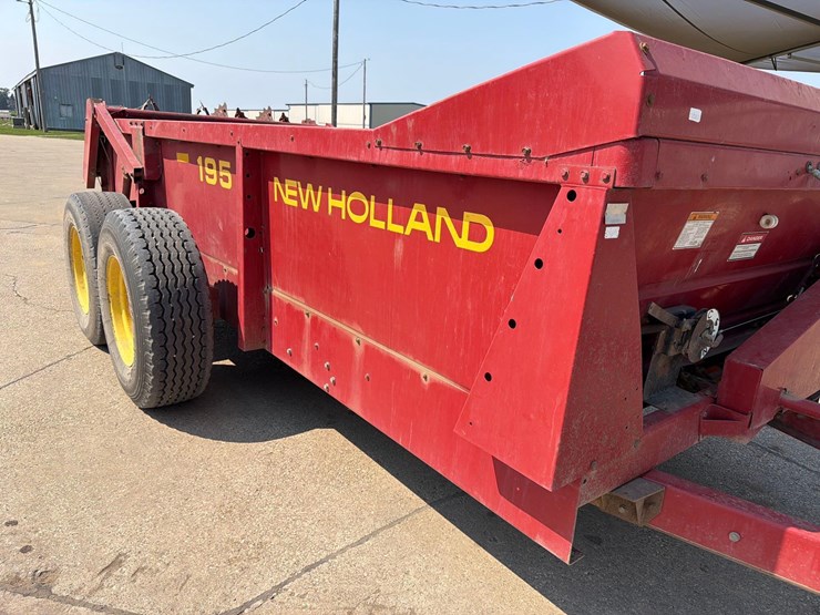 new-holland-195-image-14