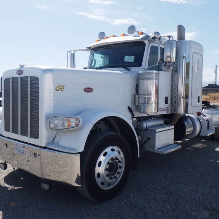 2015 PETERBILT 389