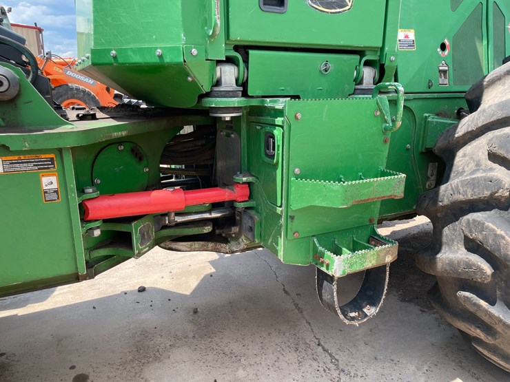 2015-deere-648l-image-29