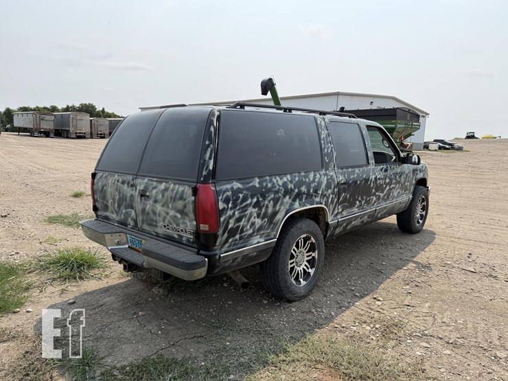 1999-chevrolet-suburban-image-5