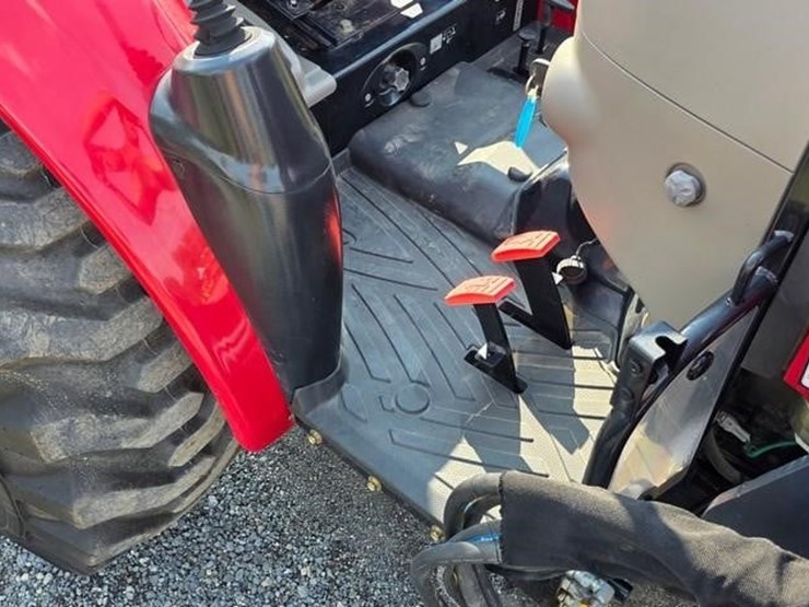 case-ih-farmall-35c-image-39