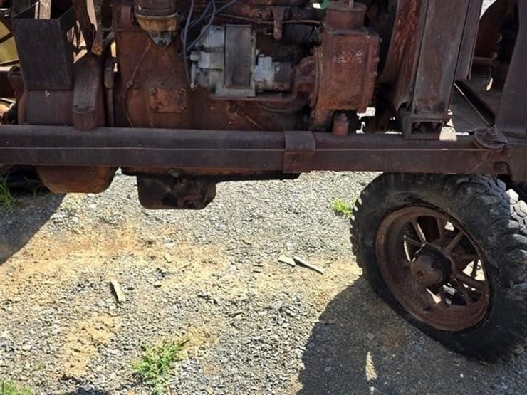 farmall-f20-tractor-(not-running)-image-6