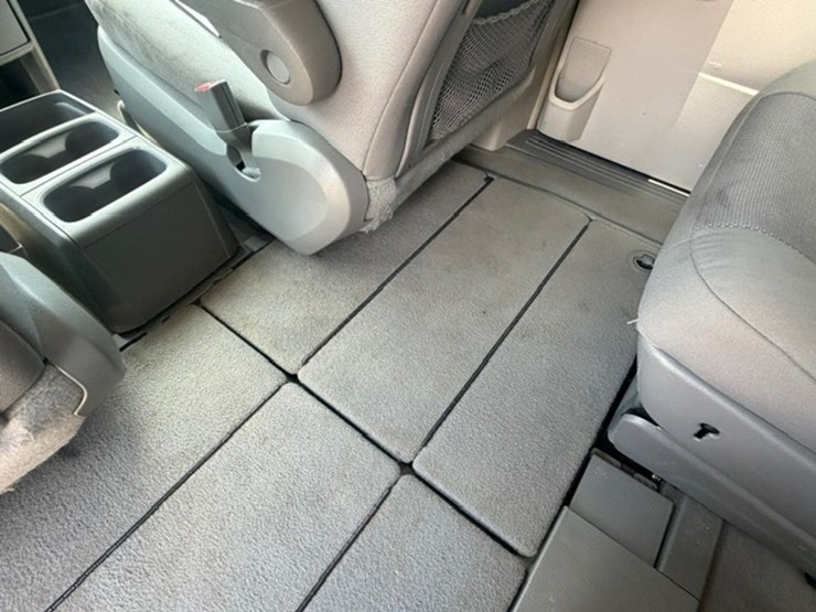 2009-dodge-grand-caravan-sxt-image-33