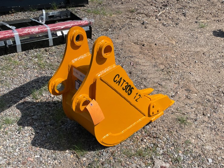 2026-caterpillar-305-image-4