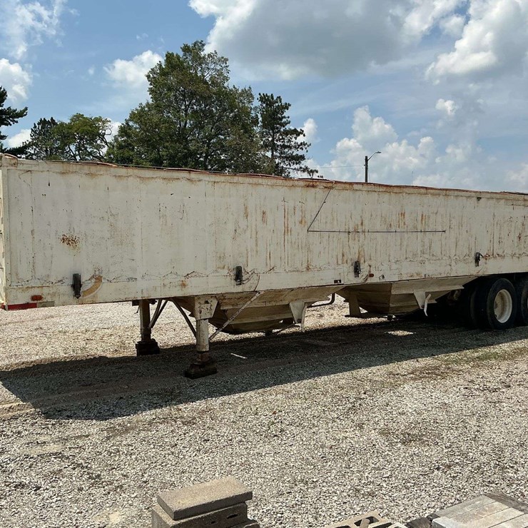 1977 HAWKEYE GRAIN TRAILER
